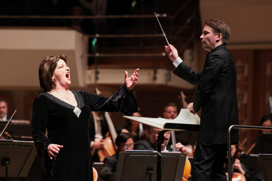 Hong Kong Wagner-Konzert, Ricarda Merbeth (li), Pietari Inkinen (re.)